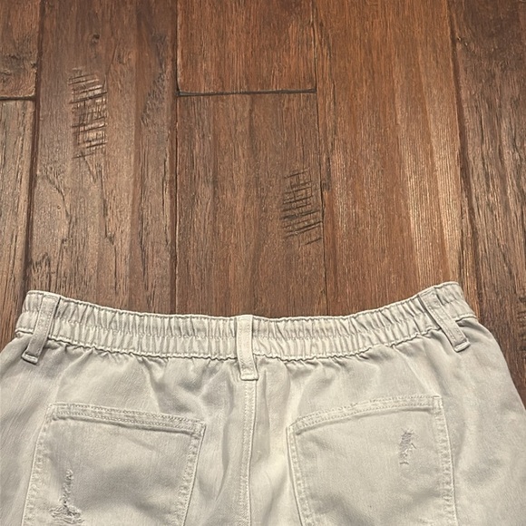 Medium Aerie Light Gray Jean Shorts Distressed High-Waisted - Picture 8 of 8
